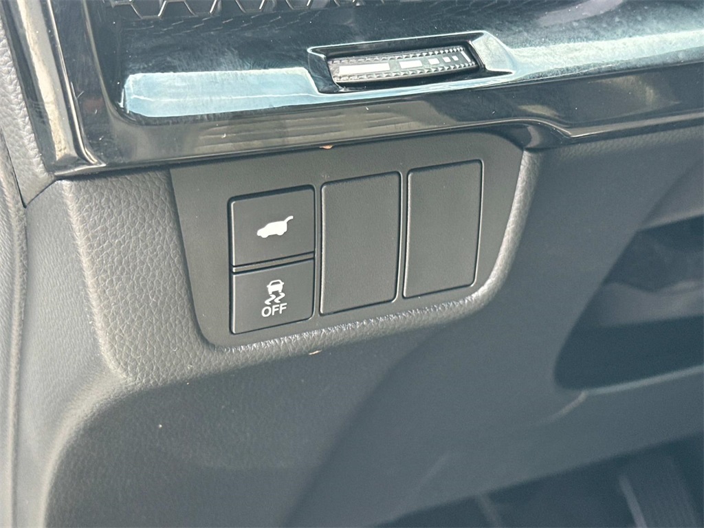 Vehicle image 22 of 30