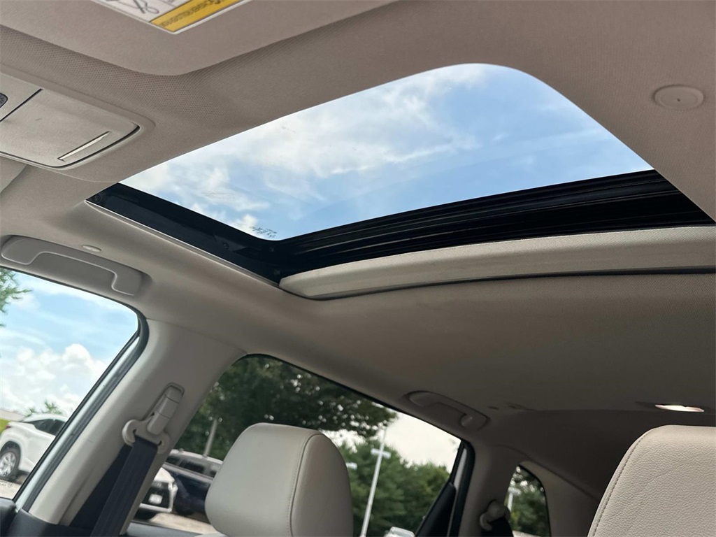 Vehicle image 14 of 30