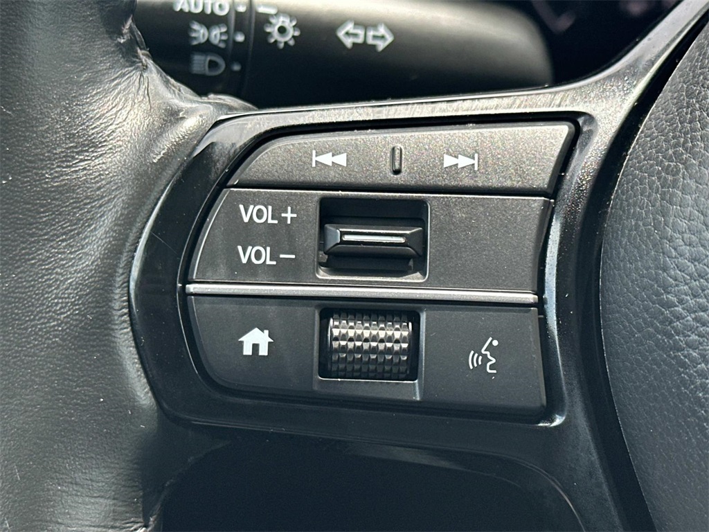 Vehicle image 26 of 30