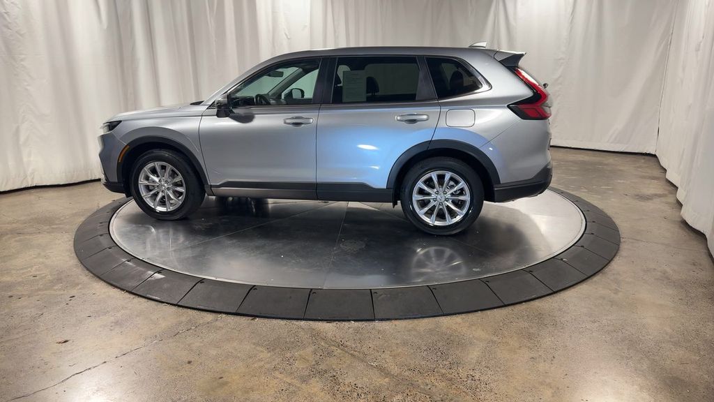Vehicle image 8 of 32