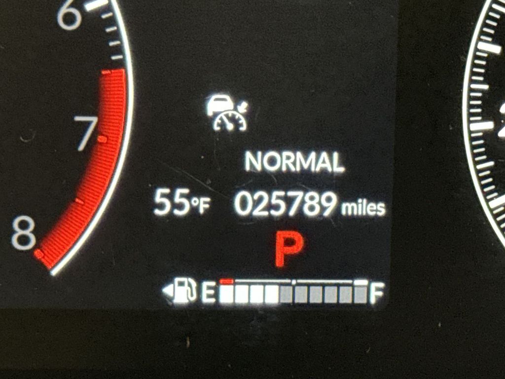 Vehicle image 21 of 32