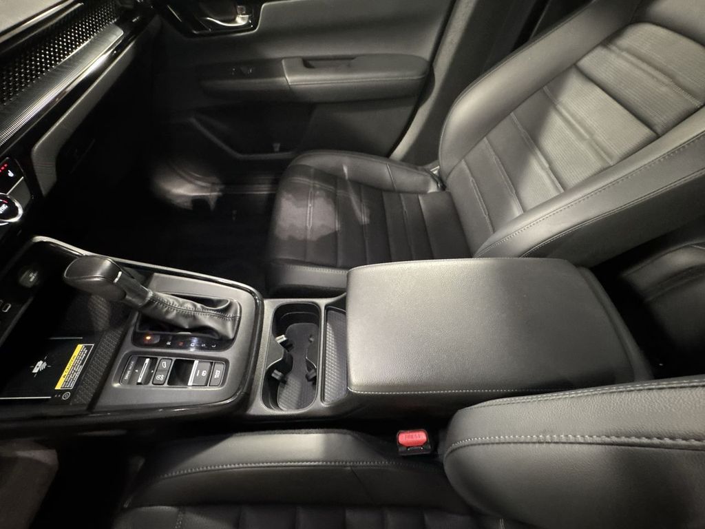 Vehicle image 24 of 32