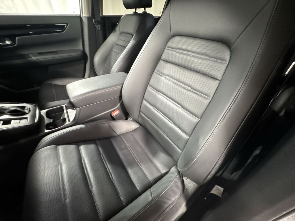 Vehicle image 18 of 32