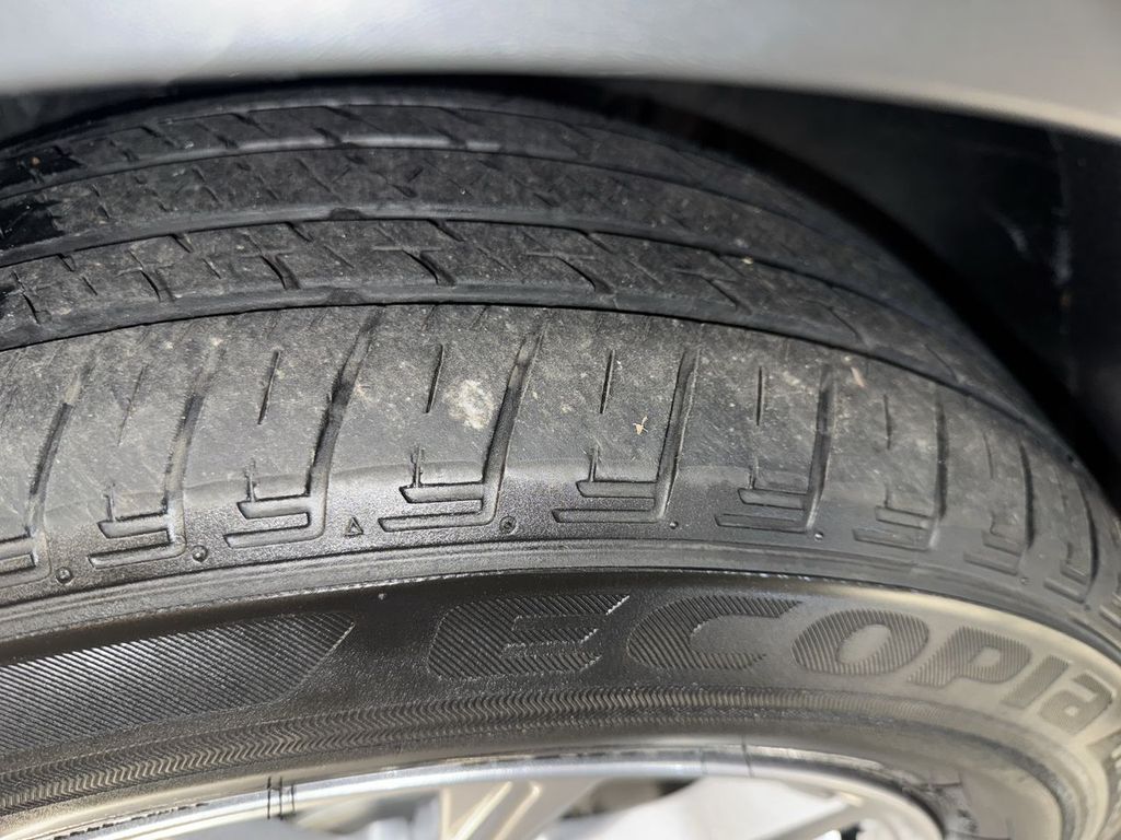 Vehicle image 14 of 32