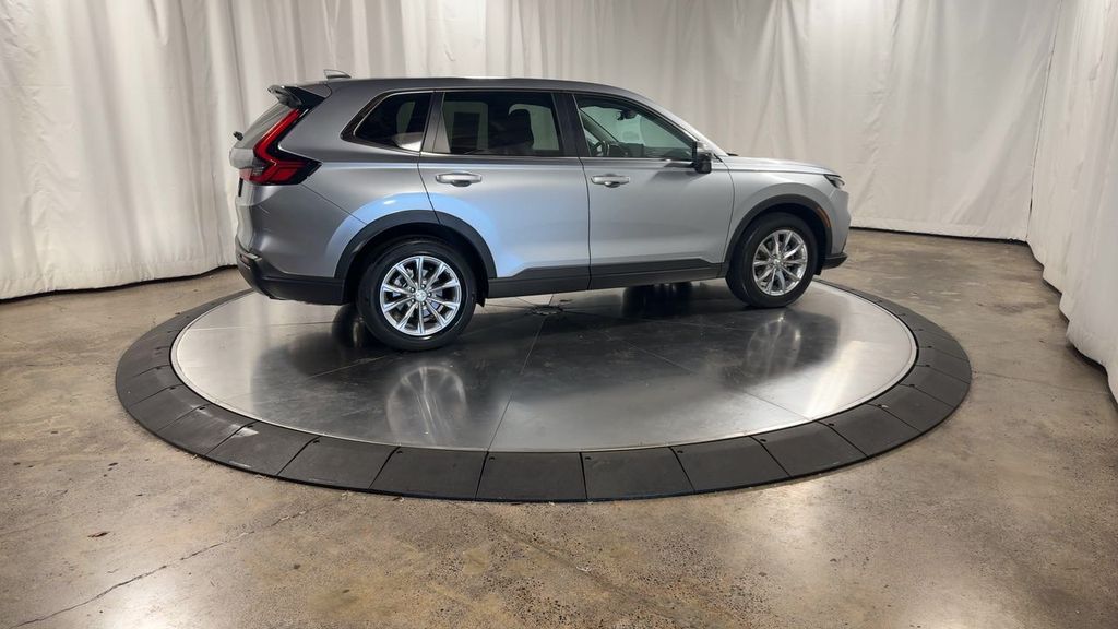 Vehicle image 5 of 32