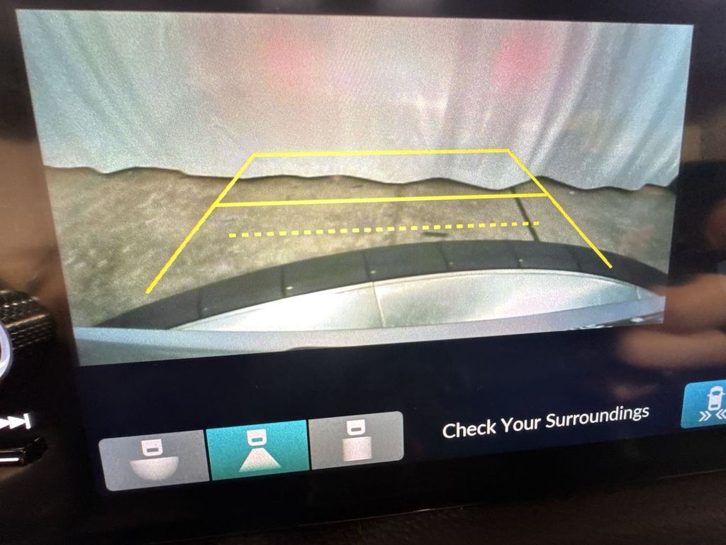 Vehicle image 22 of 32
