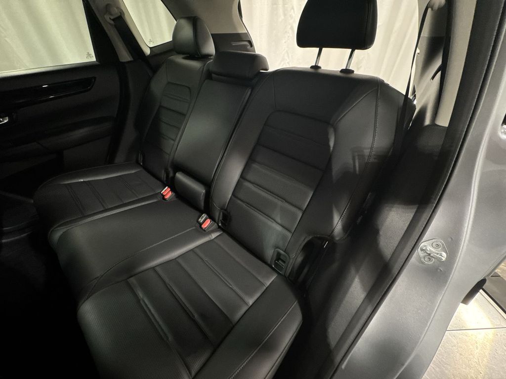 Vehicle image 17 of 32