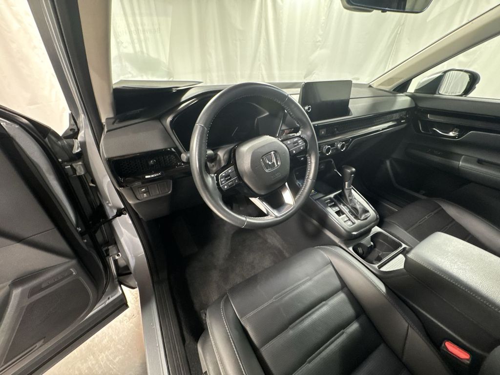 Vehicle image 20 of 32