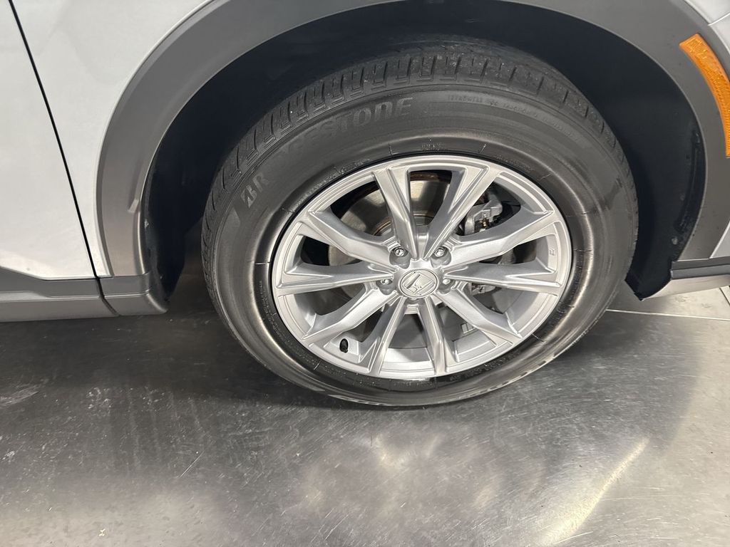 Vehicle image 10 of 32