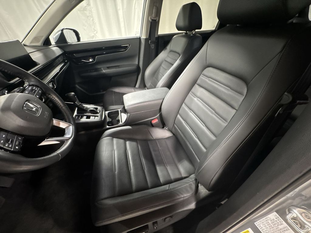 Vehicle image 19 of 32