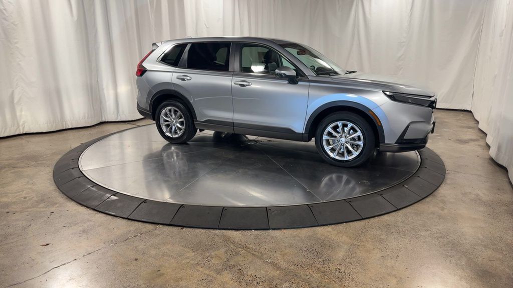 Vehicle image 4 of 32