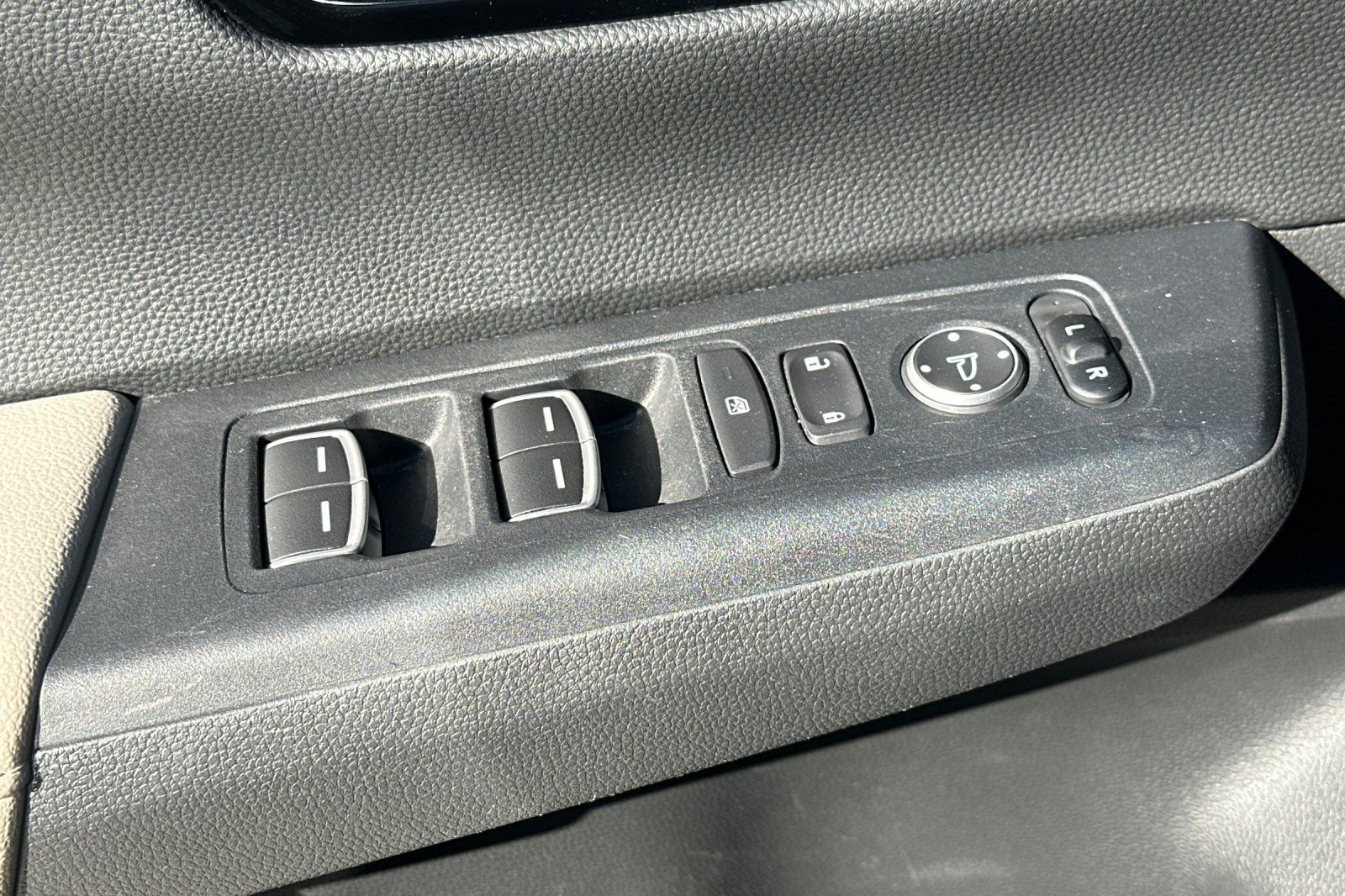 2023 Honda CR-V EX-L Image 30 of 40