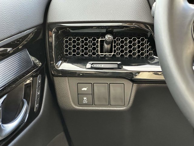 Vehicle image 23 of 26