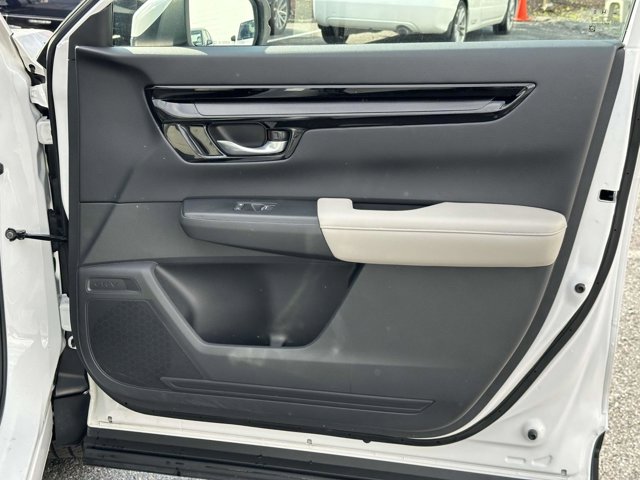 Vehicle image 21 of 26