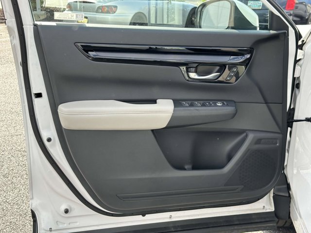 Vehicle image 20 of 26