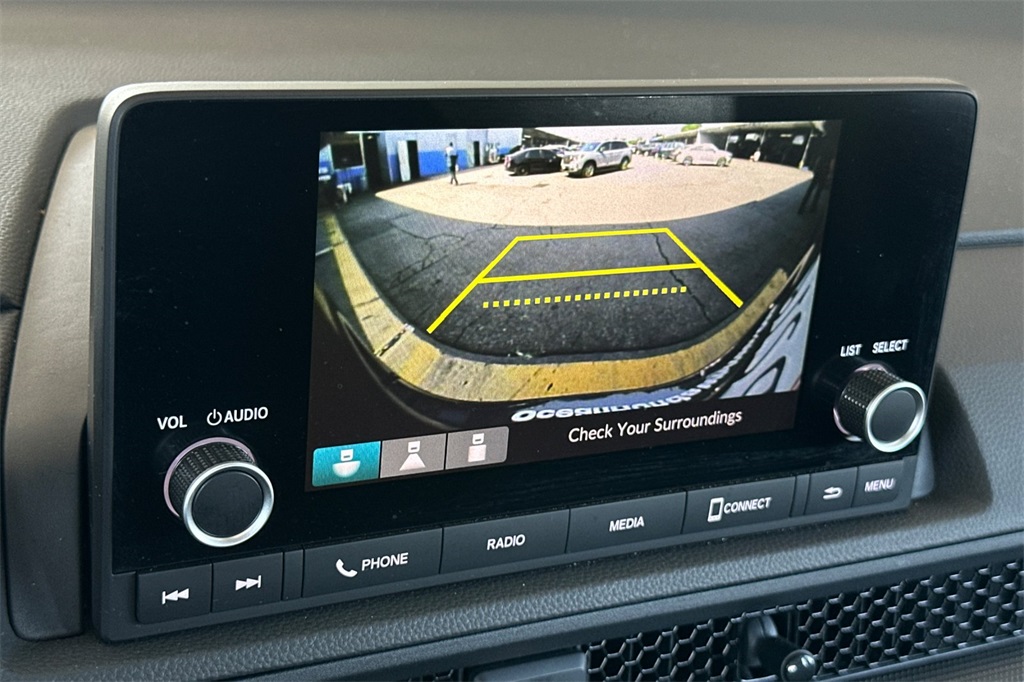 Vehicle image 17 of 30