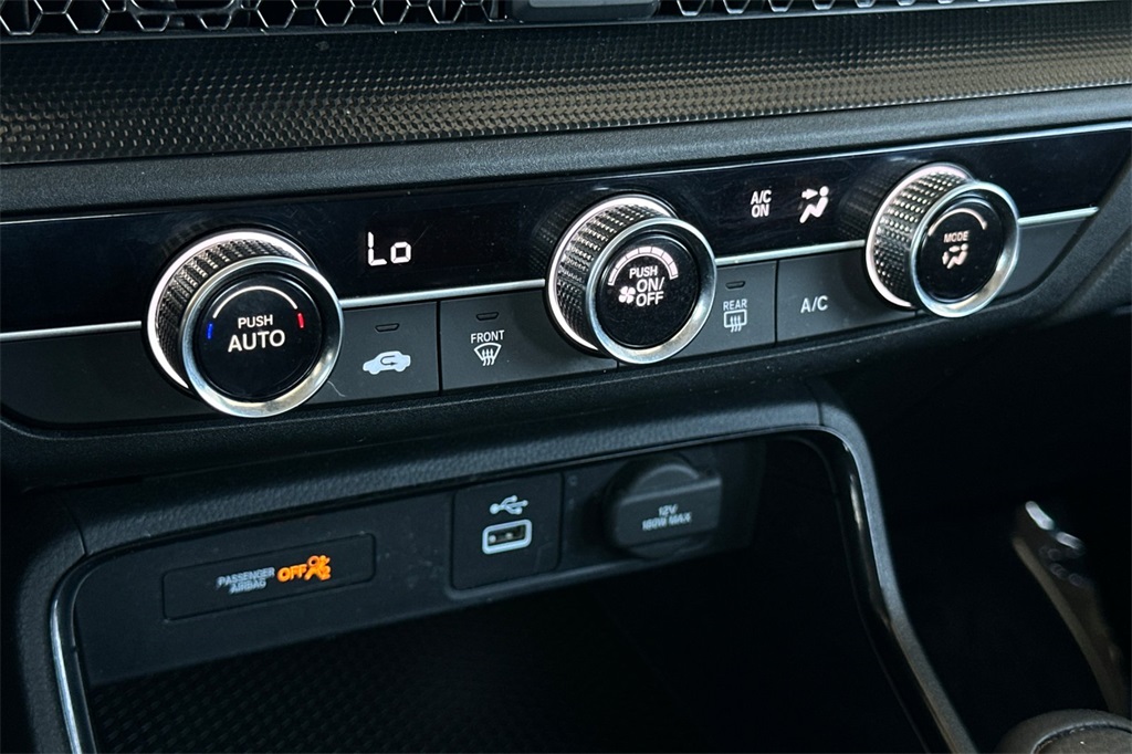 Vehicle image 21 of 30