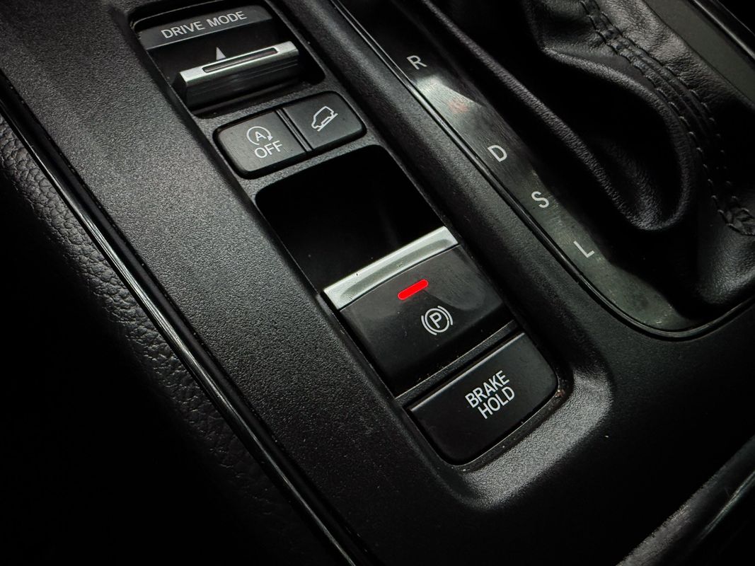 Vehicle image 17 of 31