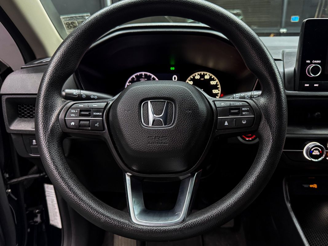 Vehicle image 14 of 31