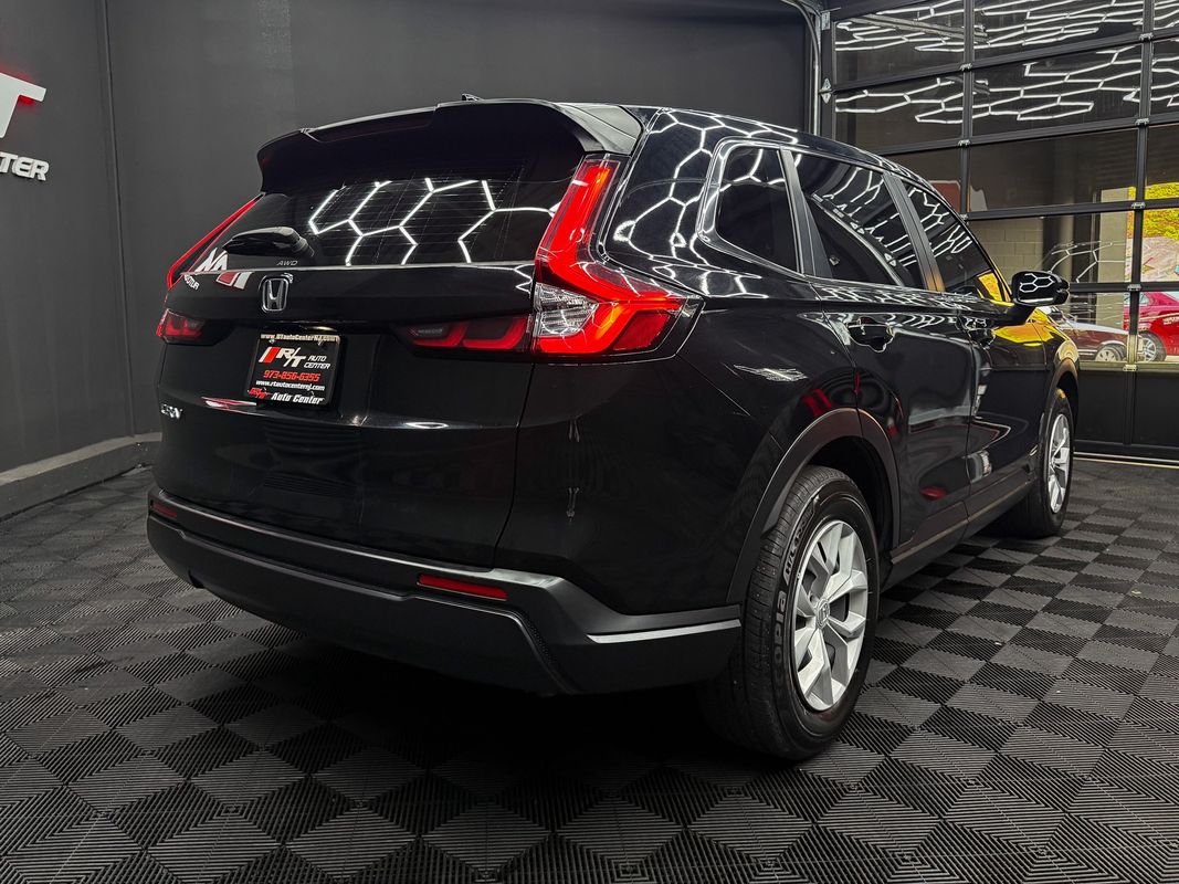 Vehicle image 6 of 31