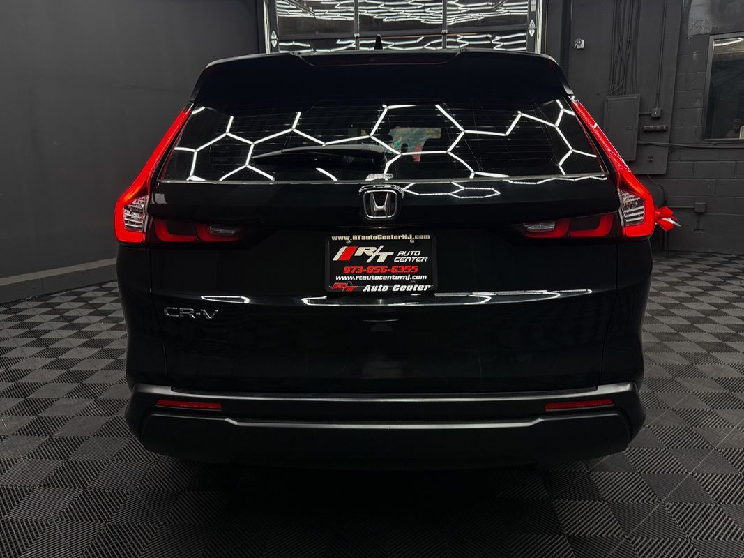 Vehicle image 8 of 31