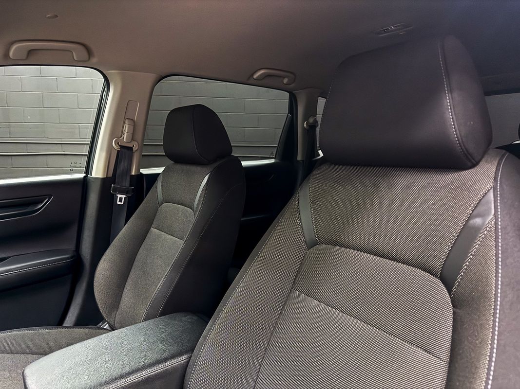 Vehicle image 24 of 31