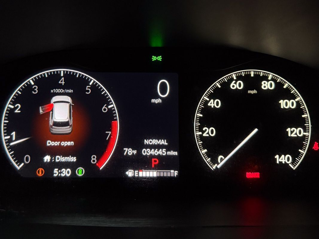 Vehicle image 23 of 31