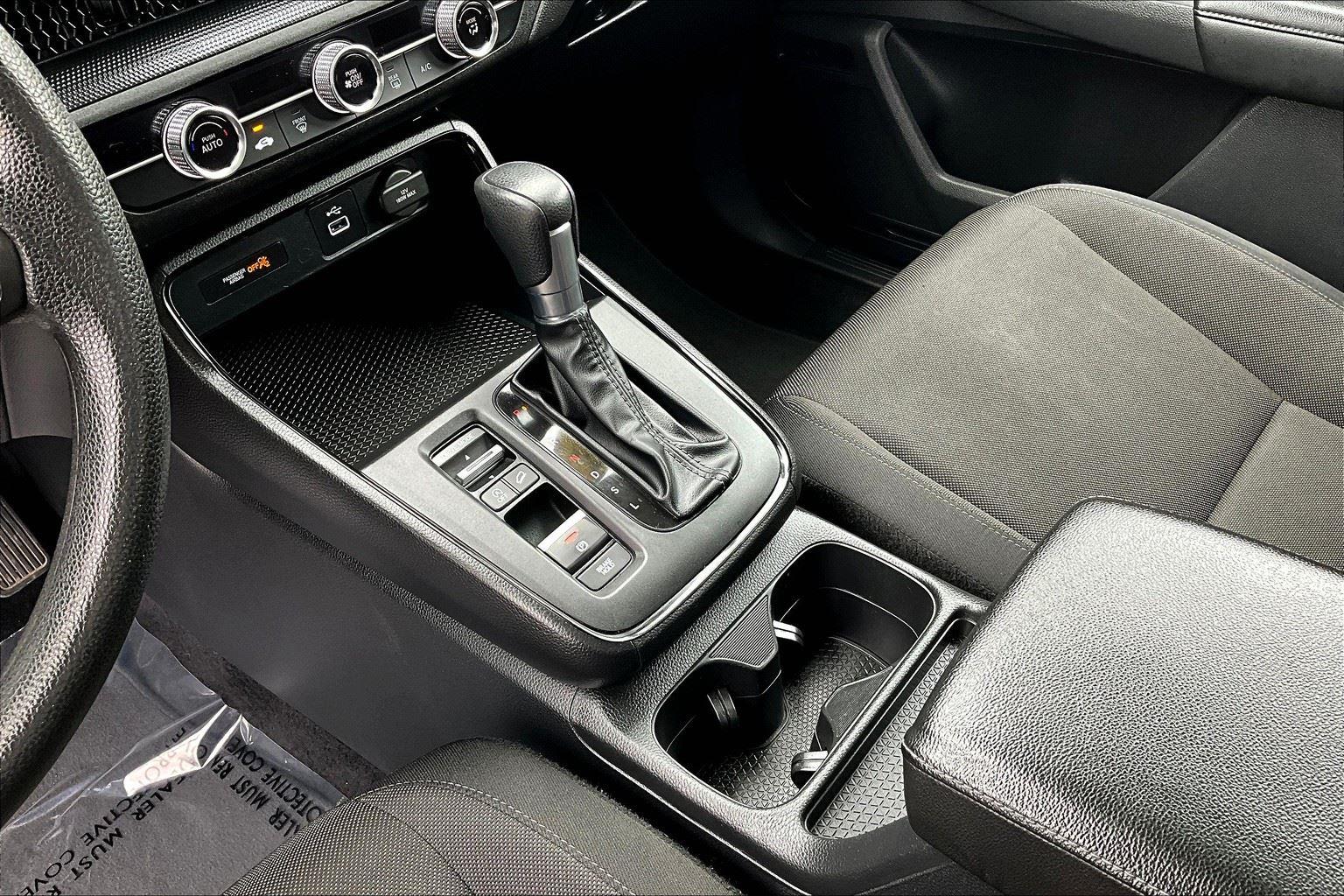 Vehicle image 14 of 26