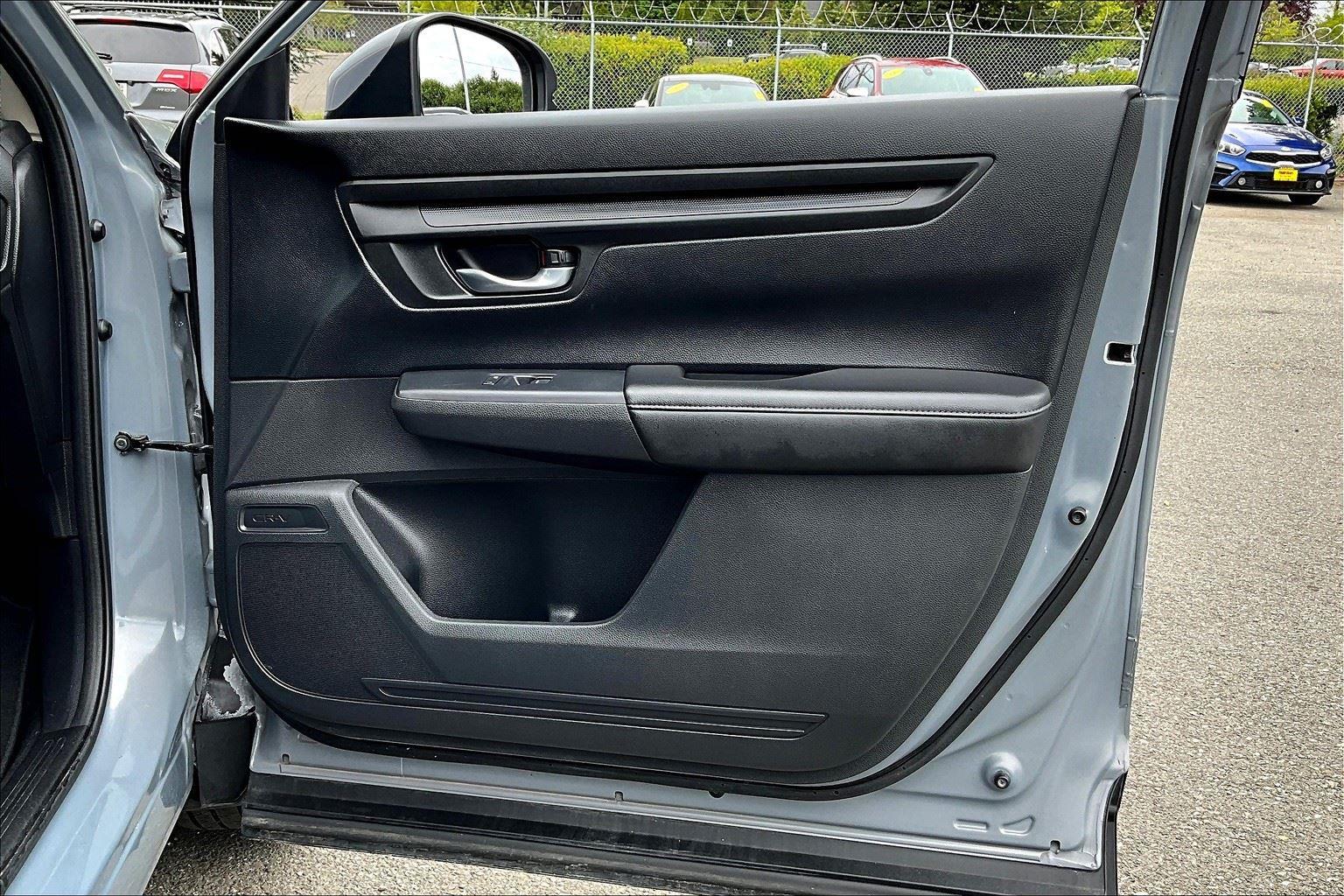 Vehicle image 21 of 26
