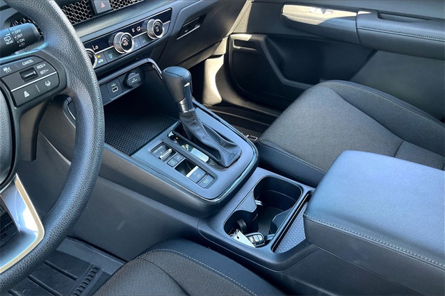 Vehicle image 22 of 26