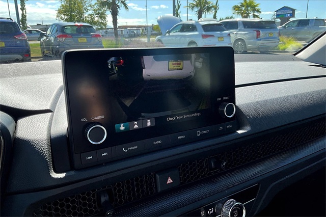 Vehicle image 21 of 26