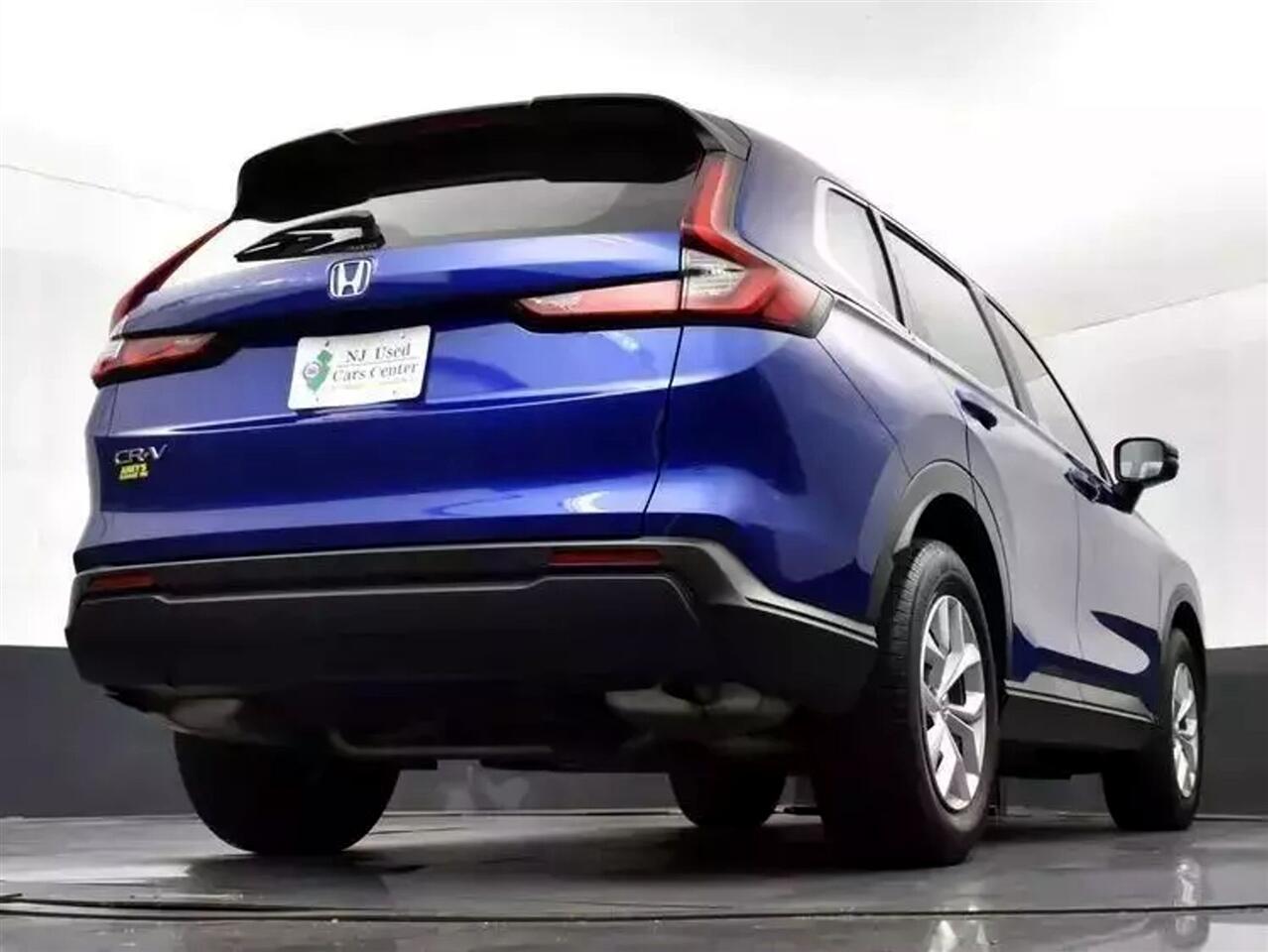 Vehicle image 8 of 37