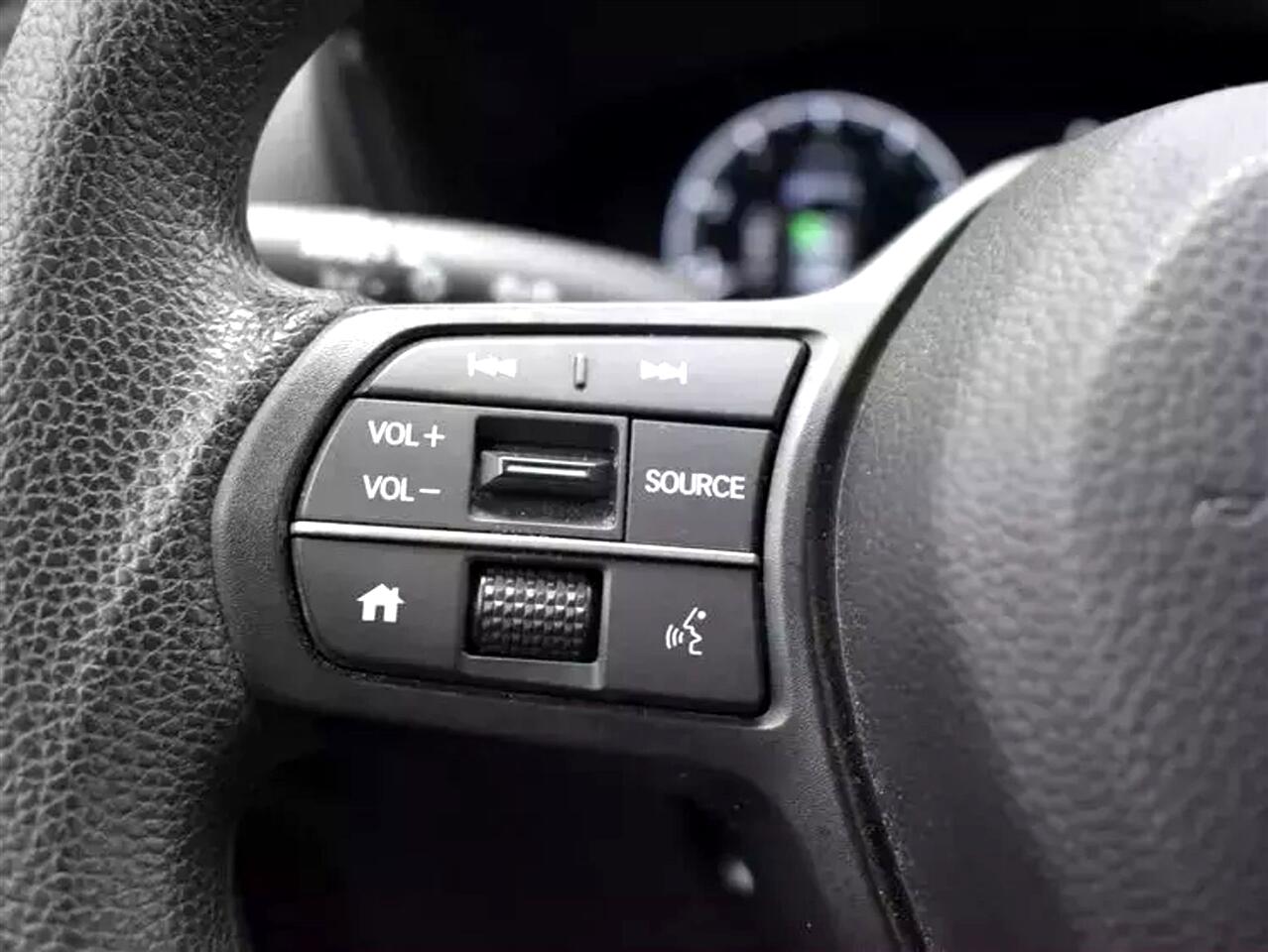 Vehicle image 32 of 37