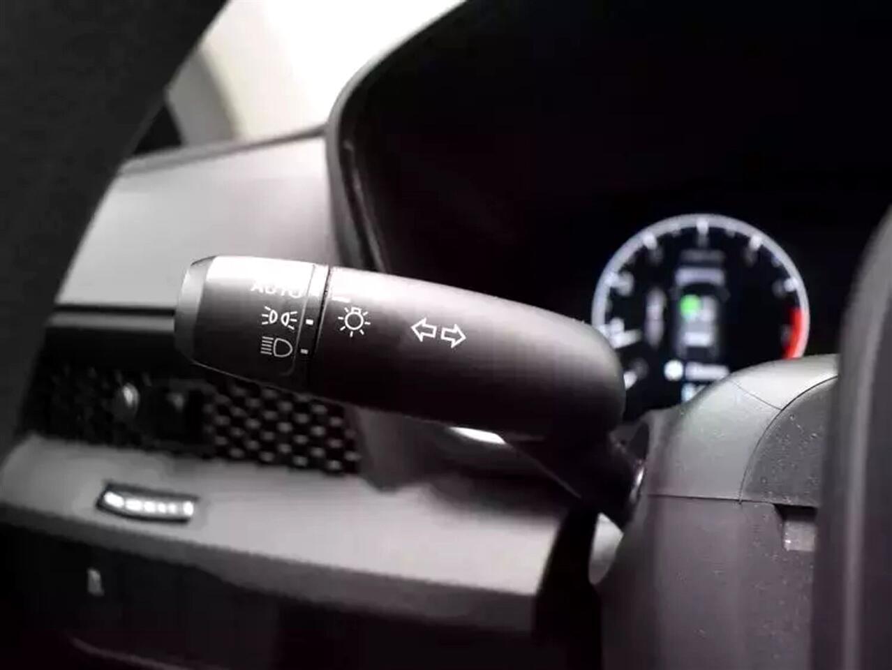 Vehicle image 28 of 37