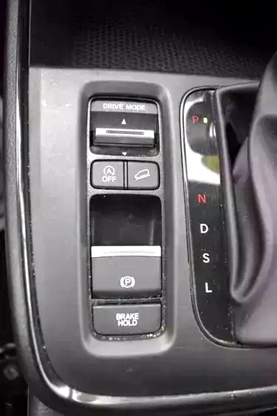 Vehicle image 31 of 37