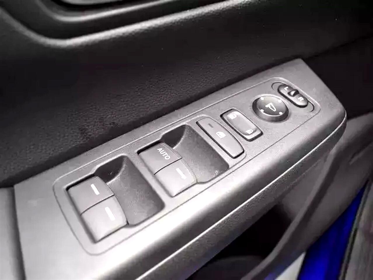 Vehicle image 35 of 37
