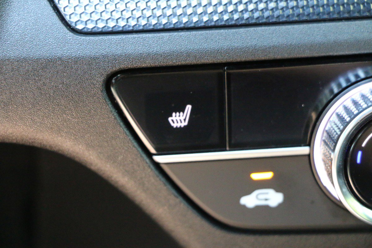 Vehicle image 21 of 31