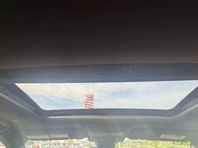 Vehicle image 5 of 17