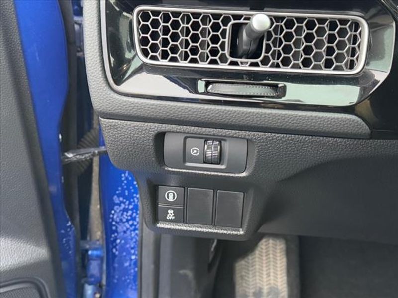 Vehicle image 22 of 26
