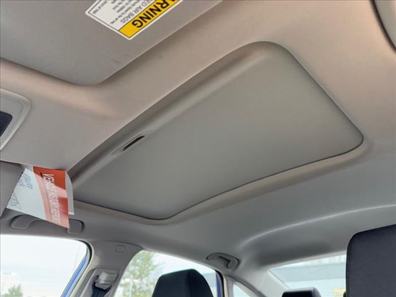 Vehicle image 17 of 26