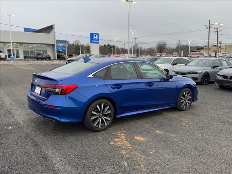 Vehicle image 3 of 26