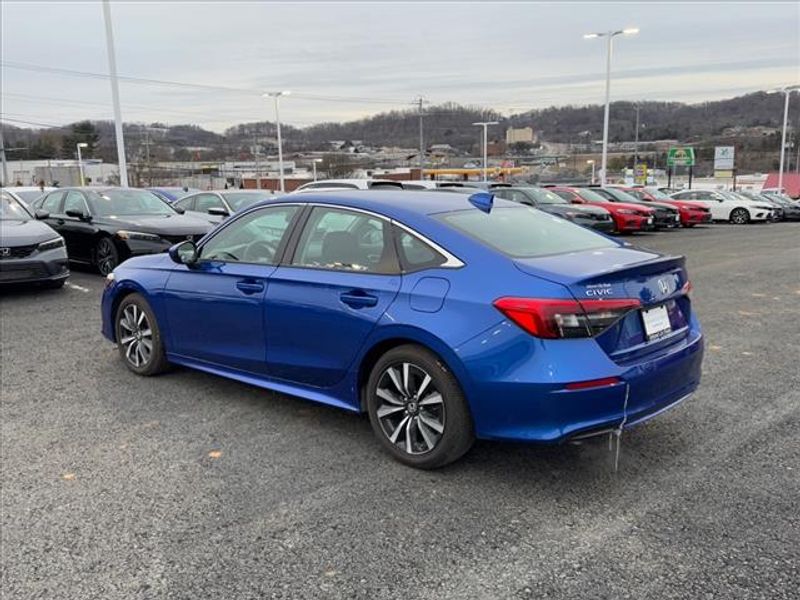 Vehicle image 8 of 26
