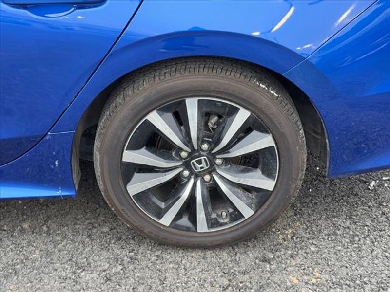 Vehicle image 25 of 26