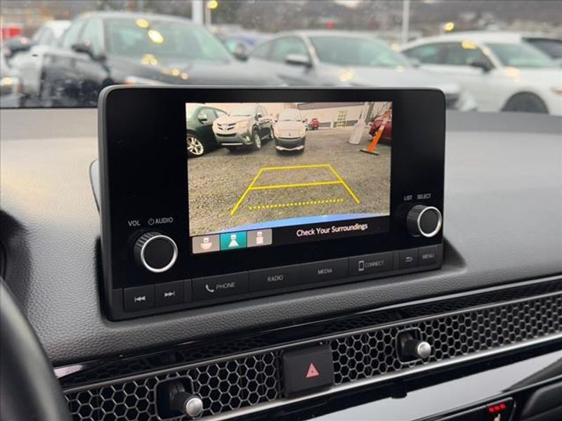 Vehicle image 23 of 26
