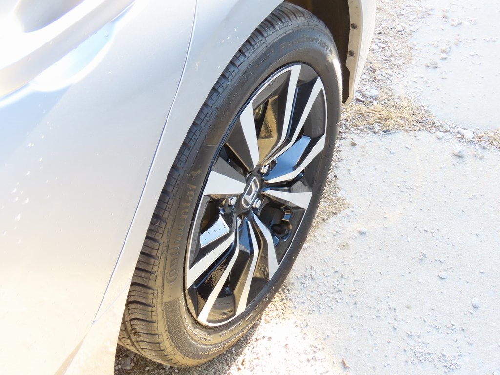 Vehicle image 32 of 33