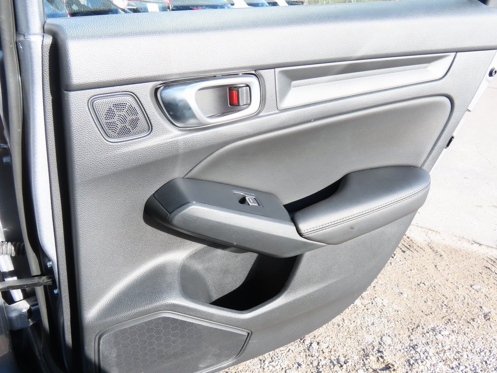 Vehicle image 14 of 33