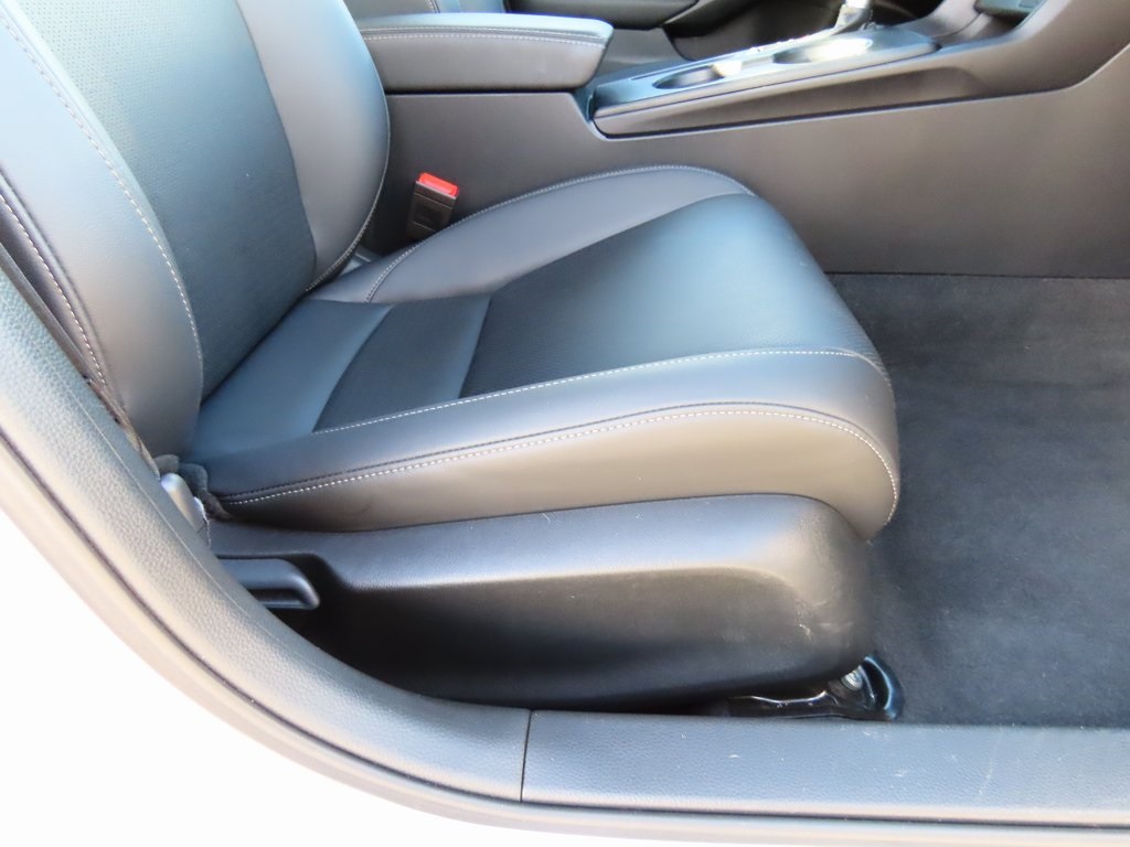 Vehicle image 10 of 33