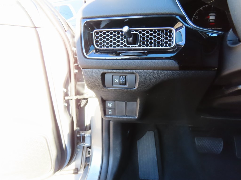 Vehicle image 28 of 33