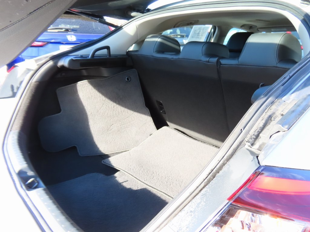 Vehicle image 15 of 33