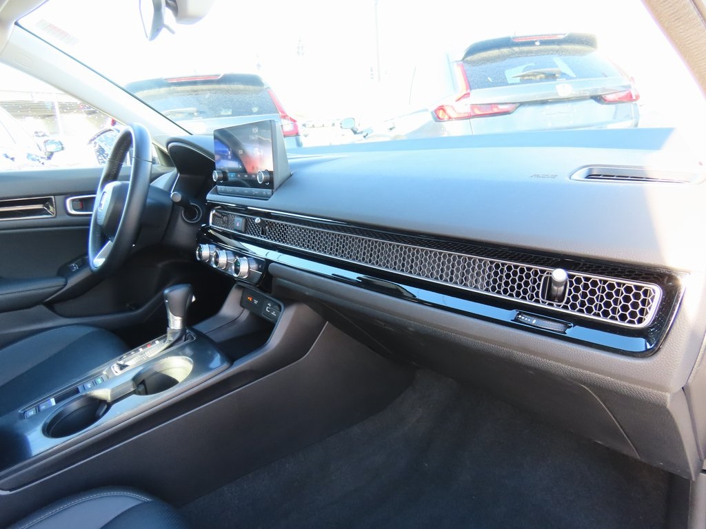 Vehicle image 9 of 33